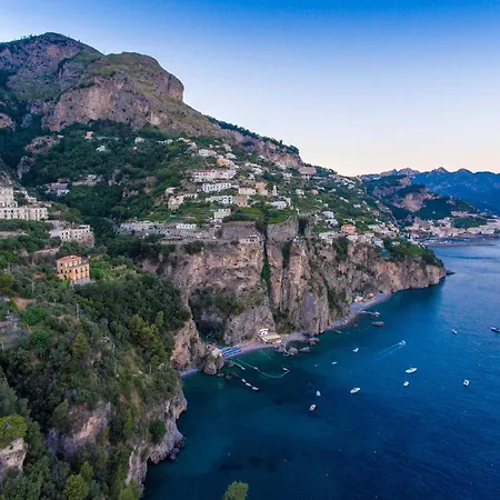 - Bellavista ヴィラ