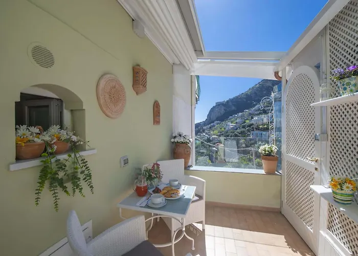 - Bellavista ヴィラ