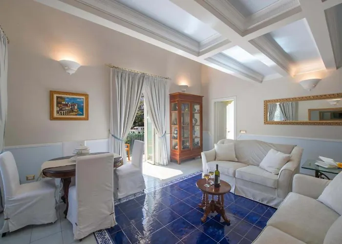 - Bellavista ヴィラ